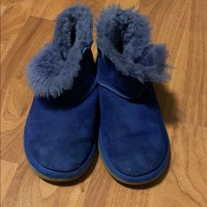 Selling kids ugg size 13